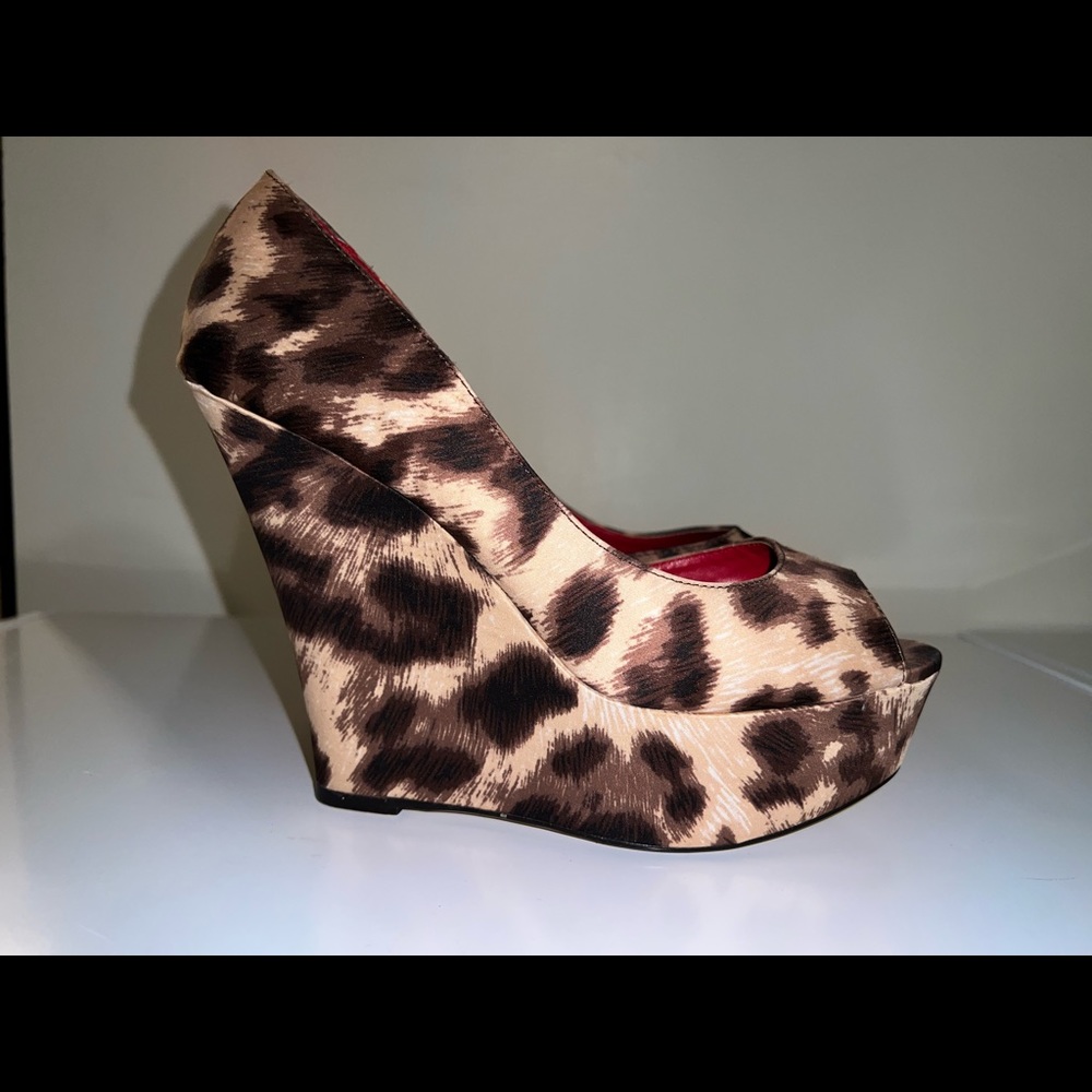 Le Chateau Wedges